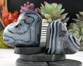 Black Agate Quartz Crystal Heart Spiritual Protection Stone Gift Meditation Stone Altar Display Energy Balancing Crystal Home Decor Romantic