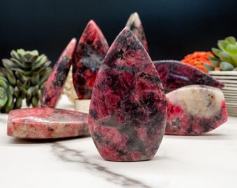 High Quality Pink Rhodonite Freeform Flame Crystal Pocket Stone Healing Love Heart Chakra Meditation Gemstone Protection Crystal Pink Gift