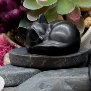 Obsidian Crystal Cat Carving Stone Healing Protection Trinket Halloween Tier Tray Home Decor Black Cat Figurine Cute Kitten Sleeping Kitty
