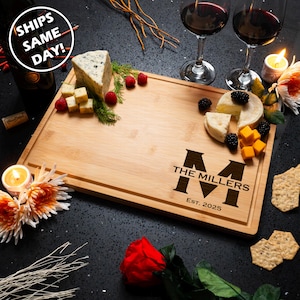Schneidebrett mit Gravur Personalisiertes Charcuterie Tablett Familie Monogramm Küche Wohnkultur Einweihungsparty Makler Kundenabschluss Geschenkidee