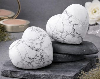 Howlit Puffy Heart Kristalldekor Vit Meditationsten Energibalanserande Altardisplay Boho Hylladekor Naturtema Minnessak Gåva