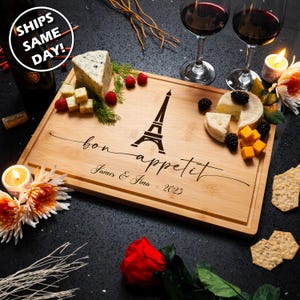 Tabla de cortar personalizada, decoración francesa para el hogar, regalo de boda personalizado, Torre Eiffel grabada, recuerdo de luna de miel, regalo personalizado para el quinto aniversario.