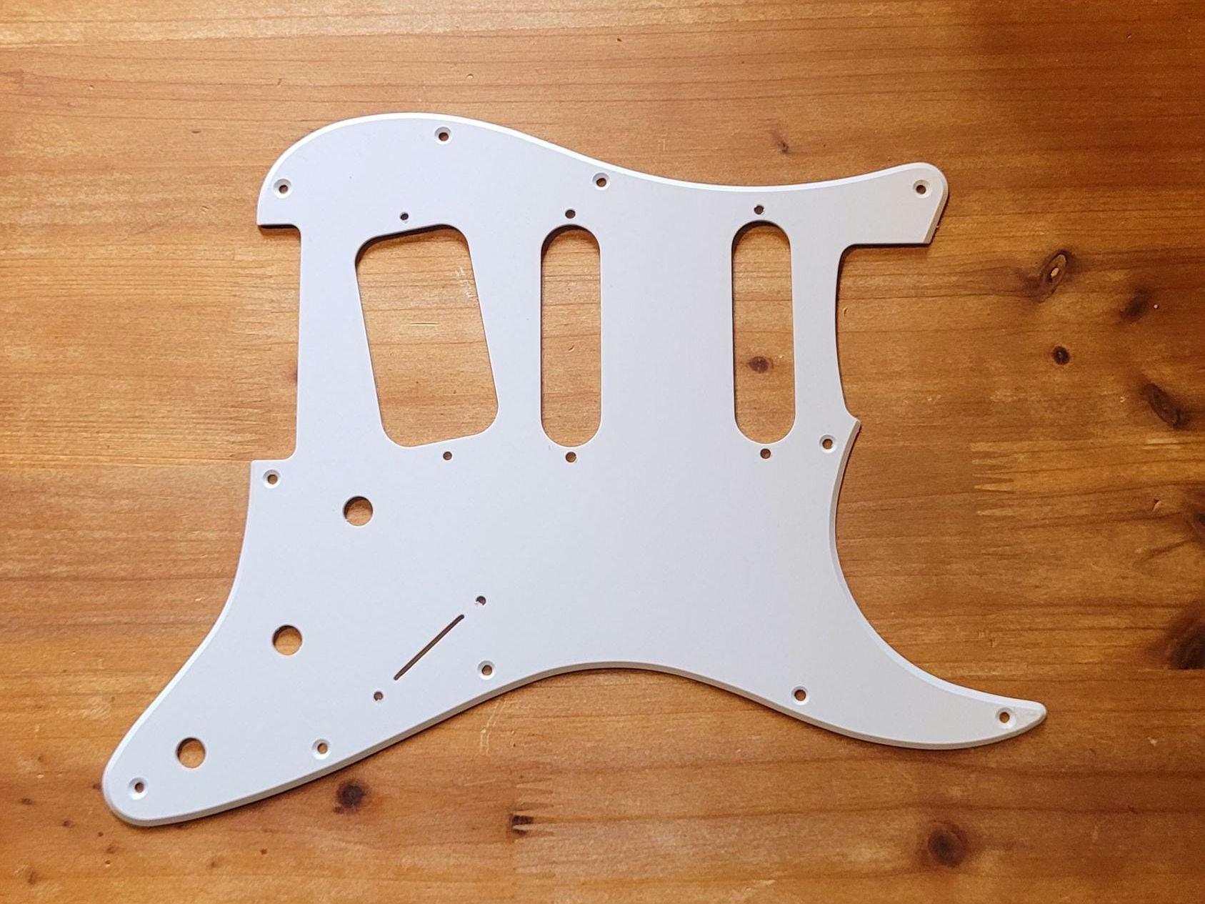 Umgekehrte unbedeckte Humbucker-Stegweg - Synthesizer-Pickguard