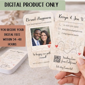 Peut inclure: Produit numérique avec des cartes personnalisées avec une photo d'un couple. Les cartes comprennent le texte : "Eternal Happiness", "So happy our path crossed!" et des coordonnées. Les cartes ont également une carte avec des marqueurs en forme de cœur.