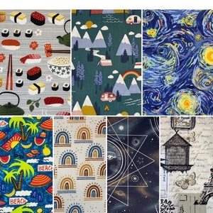 K&ouml;nnte beinhalten: Eine Collage aus zehn verschiedenen Stoffmustern mit verschiedenen Mustern. Die Muster sind in einem Raster angeordnet, wobei sich unter jedem Muster die Nummern 19 bis 25 befinden. Die Muster umfassen Sushi, Camping, Sternenhimmel, Palmen, Regenb&ouml;gen, Himmelsk&ouml;rper und Vintage-Postkarten.