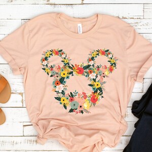 Camisa floral da Minnie | Flor da Minnie Camiseta | Arco da flor de Minnie Camiseta de &lt;br&gt; Crie Seu Próprio Produto! Minnie Mouse Camiseta | Camiseta Mickey Mouse | Camisa de férias na Disneylândia