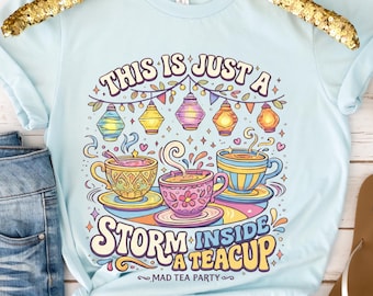 Camiseta de manga corta "Tormenta dentro de una taza de té" / Camiseta "Paseo de las tazas de té del Sombrerero Loco" / Alicia en el País de las Maravillas