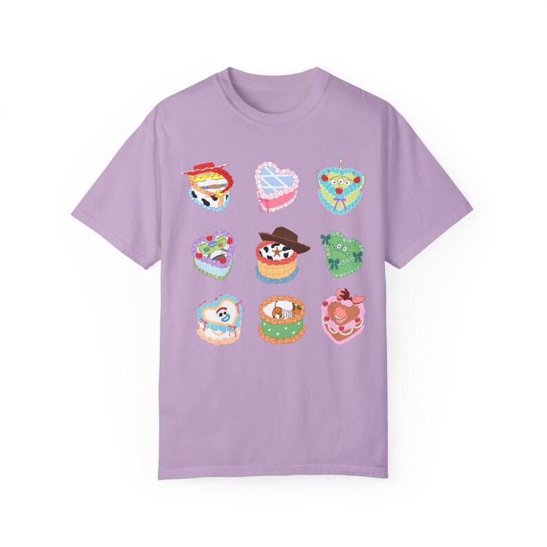 Koszulka Toy Story Coquette Cakes Comfort Colors | Koszulka Pixar Toy Story Style Bakery | Koszulka Disney Treats Orchid