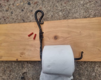 Ręcznie kuty uchwyt na papier toaletowy. Ze śrubami i kołkami ściennymi. | Darmowa dostawa w Wielkiej Brytanii