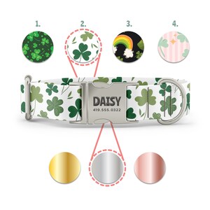 K&ouml;nnte beinhalten: Wei&szlig;es Hundehalsband mit einem gr&uuml;nen Kleeblatt-Muster und einer silbernen Schnalle. Die Schnalle tr&auml;gt den Namen "DAISY" und die Telefonnummer "419.555.0322" ist eingraviert. Das Halsband wird mit drei verschiedenen Schnalle-Farboptionen gezeigt: Gold, Silber und Ros&eacute;gold.