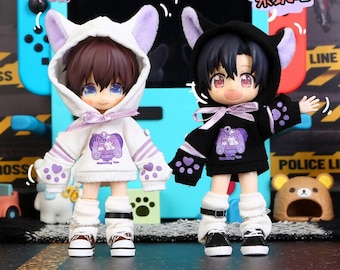 May include: Two adorable doll figures wearing purple and white hooded sweatshirts with paw print details. The dolls have brown and black hair, and are wearing white socks and black shoes. The text "一起 来玩吧" is visible in the background.