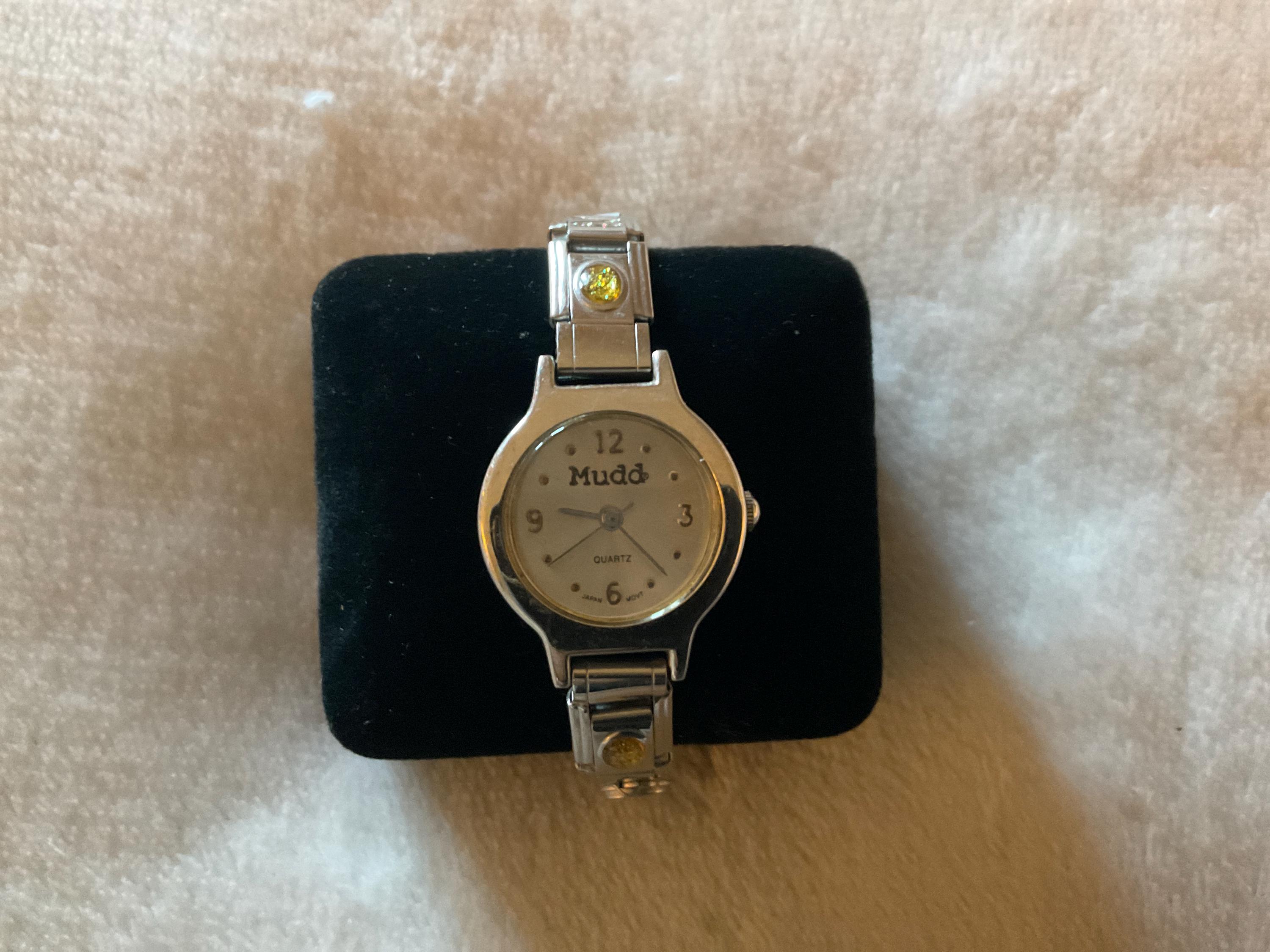 Vintage Stainless Steel Mudd Quartz Stretch Band Watch With  display picture 3