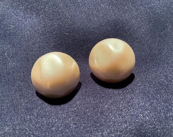 LCI Goldtone beige pearl button shaped clip on earrings.