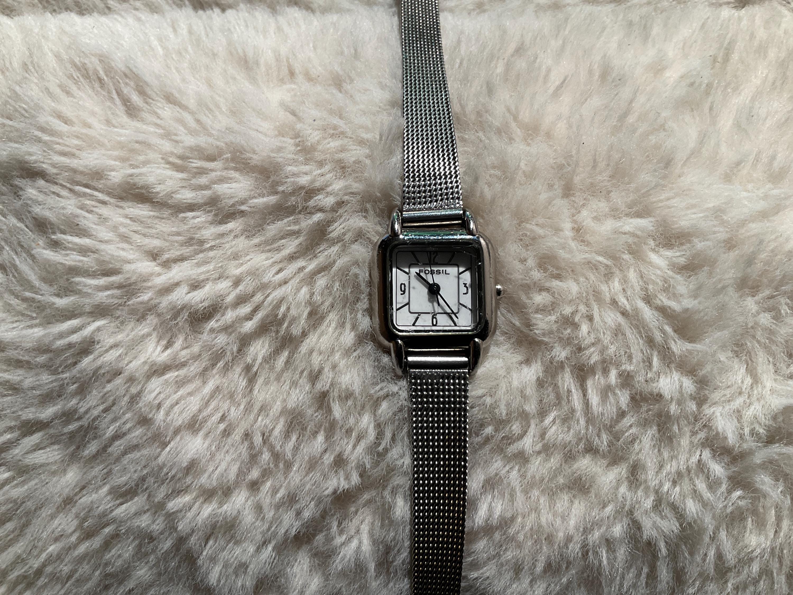 Vintage Fossil Collectors Club Watch Women Two Tone Gray Leather Band Works 8.5\
