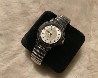 Vintage White Quartz Stretch Watch - Etsy display picture 3