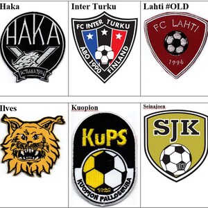 Könnte beinhalten: Eine Collage aus acht verschiedenen Fußball-Teamlogos. Die Logos sind alle in Schildform und weisen eine Vielzahl von Farben und Designs auf. Die Logos beinhalten die Namen der Teams, wie "Haka", "Inter Turku" und "Lahti #OLD".