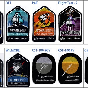 Puede incluir: Una colección de nueve parches bordados que representan la nave espacial Starliner. Los parches ilustran diferentes etapas de la misión Starliner, incluyendo la prueba de vuelo orbital, la prueba de aborto de la plataforma de lanzamiento y la prueba de vuelo - 2. Los parches son todos negros con detalles coloridos y presentan los logotipos de Boeing y la NASA.