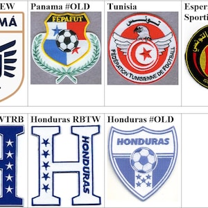 Pode incluir: Uma coleção de patches bordados com logotipos de equipas de futebol e emblemas nacionais. Inclui o logótipo da seleção nacional do Panamá com a palavra "PANAMÁ", o logótipo da Federação Tunisina de Futebol.