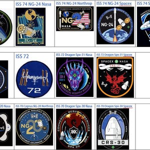 Puede incluir: Una colección de parches de misión coloridos con diseños relacionados con el espacio. Los parches incluyen texto como "ISS 74", "NG-24", "Spacex" y "NASA". Los parches representan cohetes, estaciones espaciales y otras imágenes relacionadas con el espacio.