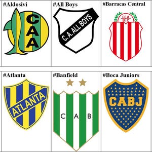 Puede incluir: Un collage de 10 logos de equipos de fútbol diferentes, cada uno con un diseño y una combinación de colores únicos. Los logos están dispuestos en una cuadrícula de dos filas y cinco columnas. Los logos incluyen: Almirante Brown, Aldosivi, All Boys, Barracas Central, Belgrano, Alvarado, Atlanta, Banfield, Boca Juniors.