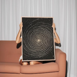 Sternenstaubwirbel Kunstdruck | Dark Celestial Wandbehang, Sterne und Galaxie Poster, Vintage Astrologie Wohnung Dekor, kosmische Raumästhetik
