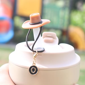 Chapéu de cowboy palha topper capa de palha com pingente de carta evitar tomar o copo errado palha topper cowgirl palha capa 40 oz copo palha capa
