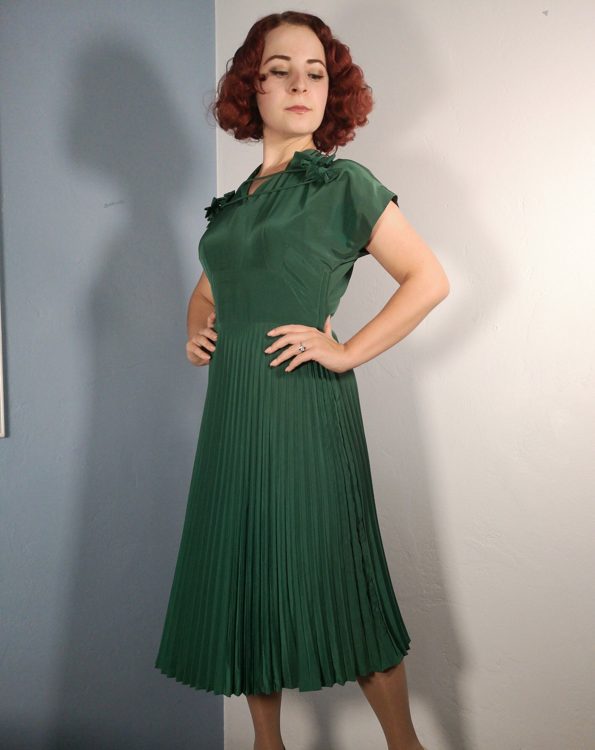 1940s Vintage Forrest Emerald Green Dress Accordion Pleat Rayon Bows