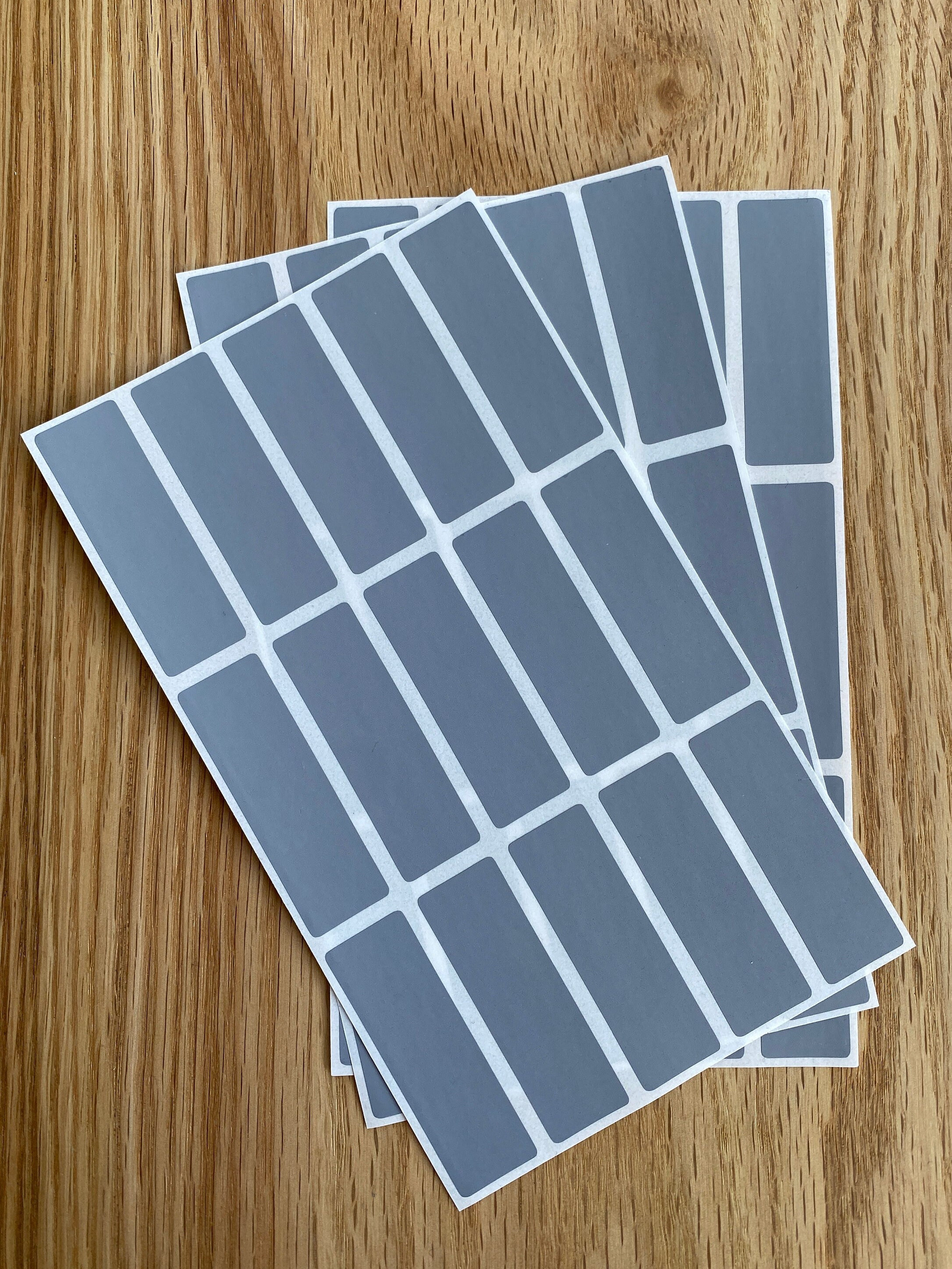 Scratch Off Stickers 10 vellen 150 stuks Grijze Rechthoek Kraskaarten Etiketten Zelfklevende Peel en Stick Holografische Sticker voor Activiteit