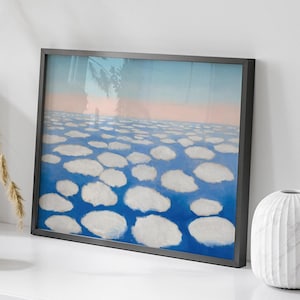 Puede incluir: Una impresión enmarcada de una pintura que representa un cielo azul con nubes blancas. Las nubes están dispuestas en un patrón repetitivo, creando la ilusión de un mar de nubes.