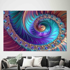 Op de afbeelding: Abstracte kunstprint met een draaiende, kleurrijke spiraalvorm in tinten turquoise, paars en goud. De spiraal doet denken aan een schelp of een sterrenstelsel.
