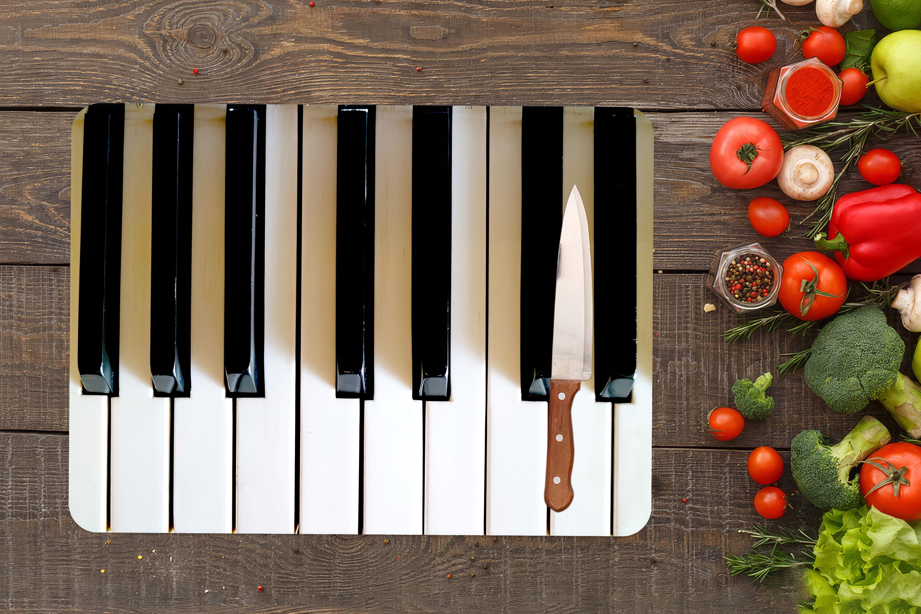 Planche à découper en verre trempé avec touches de piano : décoration de cuisine moderne