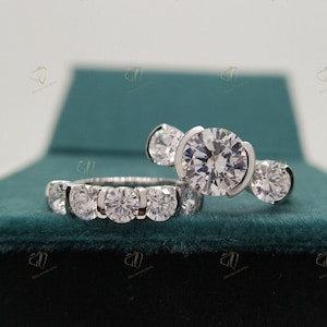 2,20 CT halve bezel diamanten ring set ~ drie stenen moissaniet bruids set ~ verlovingsring set ~ Moissaniet bruids ring set geschenken