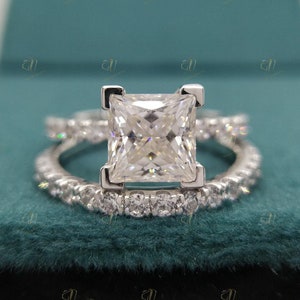Zestaw pierścionków ślubnych Moissanite o szlifie księżniczki 2 Ct, zestaw pierścionków zaręczynowych Solitaire o średnicy 8 mm, zestaw pierścionków imitujących diamenty, luksusowe zestawy ślubne, zestawy pierścionków