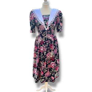 Pretty Vintage 80s Floral Cottagecore Dress Lace Collar Medium