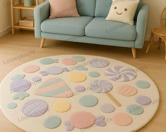 Alfombra de lana tejida a mano con diseño de caramelos: Alfombra infantil con estampado de piruletas en tonos pastel.