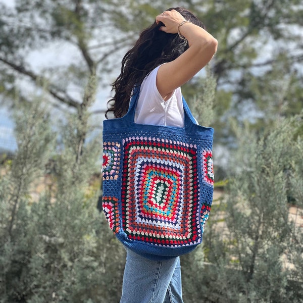 Colorful Crochet Granny Square Shoulder Bag in Retro Style, also perfect for the Beach and as a Market bag