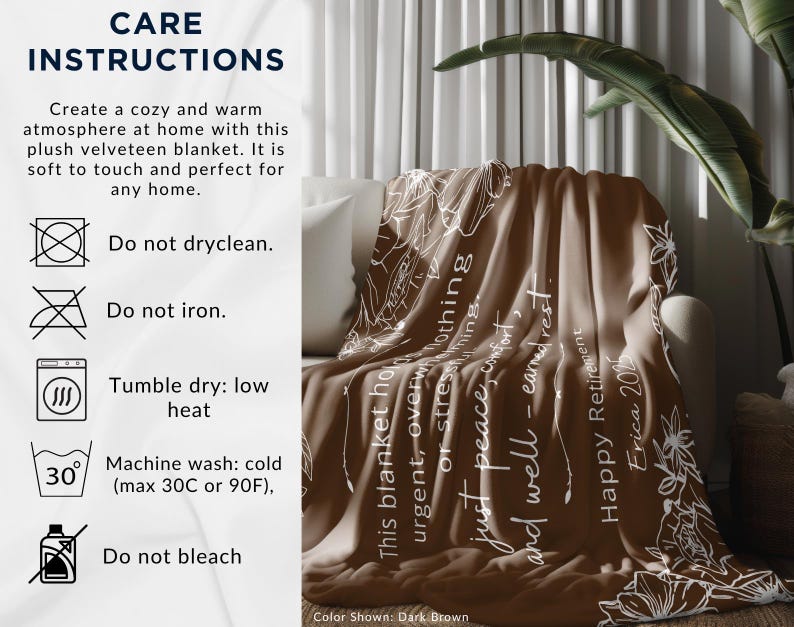 Peut inclure: Une couverture en velours pelucheux marron fonc&eacute; avec des motifs floraux blancs et du texte, drap&eacute;e sur un canap&eacute; blanc. Le texte de la couverture se lit comme suit : &laquo; Cette couverture contient des choses urgentes, accablantes ou stressantes...juste la paix, le confort et le repos bien m&eacute;rit&eacute;. &raquo; Instructions d'entretien visibles.