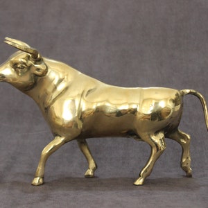 Handmade Spainish Bull Sculpture, Decorative Gift, Vintage Decor, Bull figurine, Bull Statue, Office Decor, Bull Gift, Brass Bull
