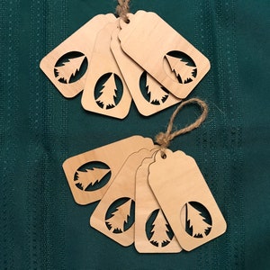 8 Weihnachtsbaum-Ausschneide-Holz-Geschenkanhänger (zwei 4er-Set)