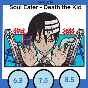 Könnte beinhalten: Ein gestickter Patch mit Death the Kid aus dem Anime Soul Eater. Er hält zwei Pistolen und hat einen ernsten Gesichtsausdruck. Der Patch ist von einem blauen Hintergrund mit weißem Rand umgeben.