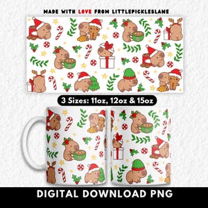 Puede incluir: Una taza de cerámica blanca con un patrón navideño repetido. El diseño incluye capibaras de dibujos animados con gorros de Papá Noel, sosteniendo cacao y hombres de jengibre, junto con bastones de caramelo, acebo y estrellas. La taza tiene el texto "DIGITAL DOWNLOAD PNG".