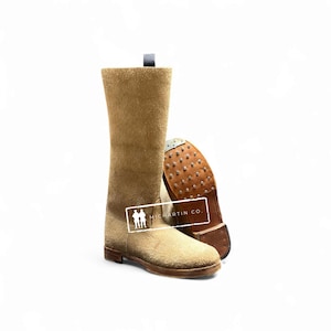 Botas altas de cuero hechas a mano, botas militares de estilo vintage con clavos en forma de cruz.