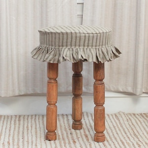 Funda de lino para taburete de bar, estampado a mano con rayas y volantes de estilo rústico.