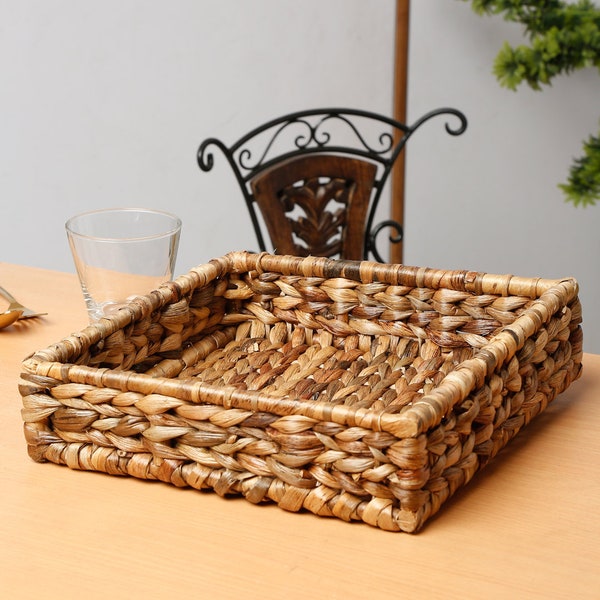 Square Natural Basket|  Farmhouse Kitchen Decor Serving Basket | Eco-friendly serving platter | Decorative storage solution