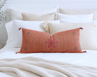 Housse de coussin lombaire en lin brodé corail : Coussin décoratif bohème à pompons