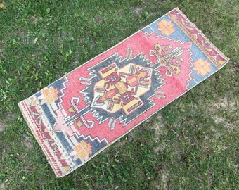 Alfombra turca pequeña vintage: alfombra de entrada Oushak roja (30 x 90 cm)