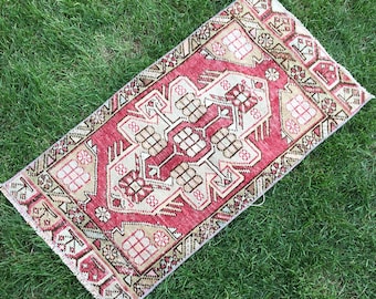 Alfombra Oushak turca vintage: pequeña alfombra de lana roja, decoración bohemia (45 x 86 cm)