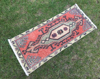 Alfombra turca pequeña roja: Felpudo vintage de lana para entrada (1x3)