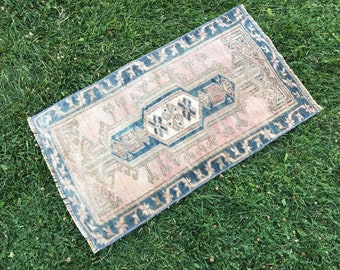 Vintage Oushak Wool Rug: Handmade Turkish Small Rug (1’8x3’1 ft)