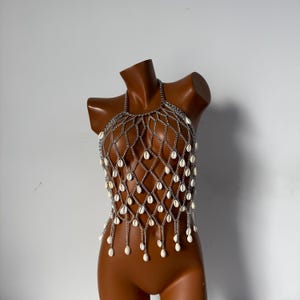 Handgefertigte Muschel Körper Kette Boho Brust Kette Strand Körper Schmuck Kauri Muschel Bralette Festival Outfit Frauen